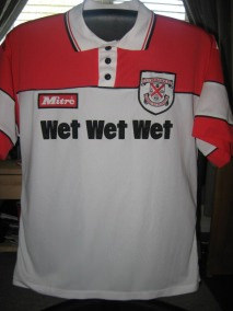 Illustration for article titled "Bonar" And Other Embarrassing Soccer Uniform Sponsors